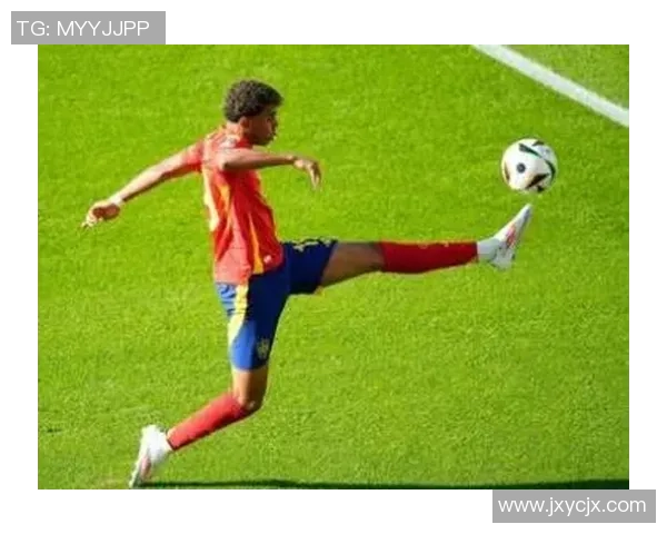 足球球星单场带帽表现震撼全场 创造历史新纪录引发热议